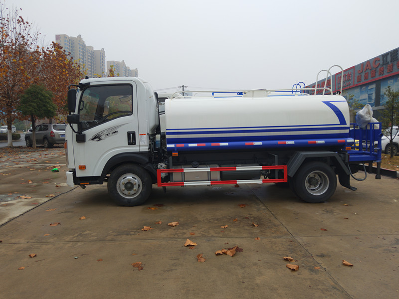 重汽王牌5吨洒水车 重汽王牌5吨洒水车