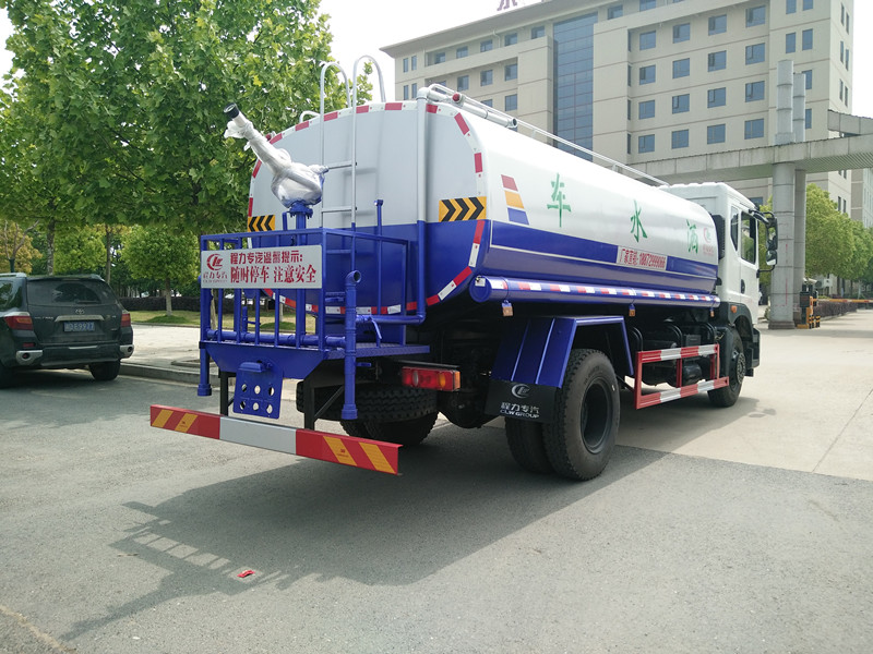 东风15吨洒水车 东风15吨洒水车