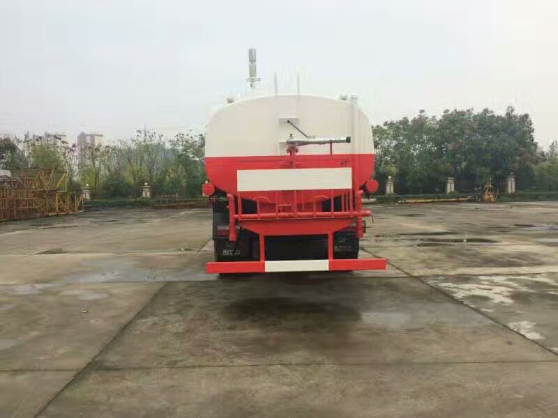 东风老款后双桥20吨洒水车 东风老款后双桥20吨洒水车
