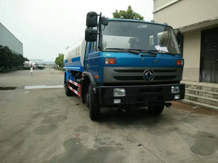 东风老款15吨洒水车图片 东风老款15吨洒水车图片