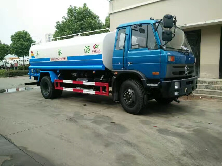 东风老款15吨洒水车图片 东风老款15吨洒水车图片