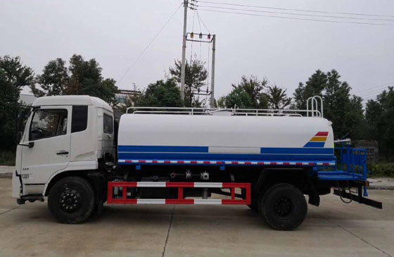 东风洒水车 东风洒水车
