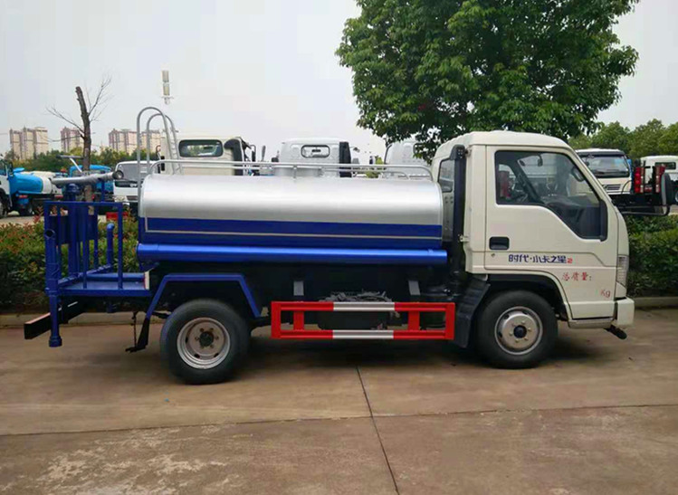 2吨洒水车 2吨洒水车