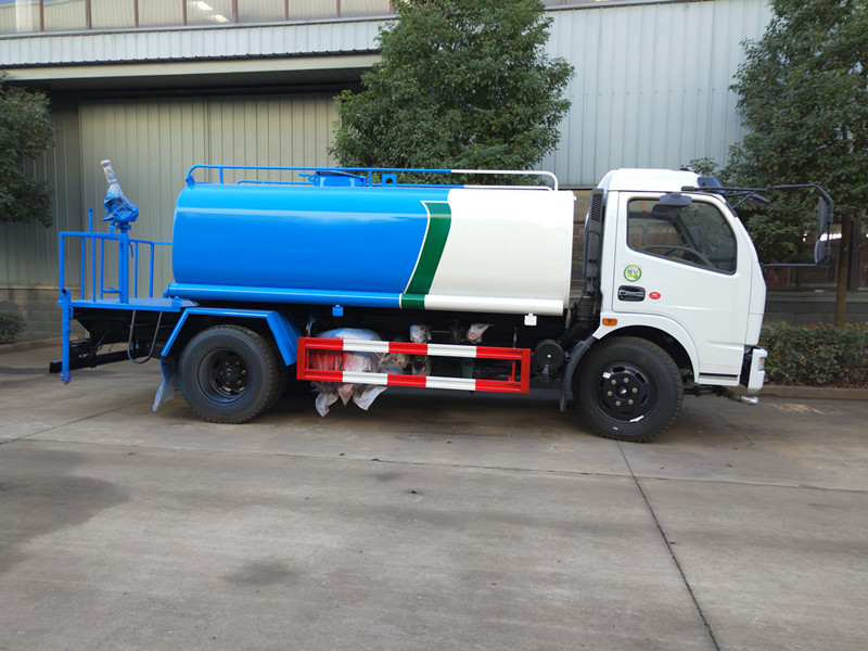 四川洒水车厂家价格 四川洒水车厂家价格