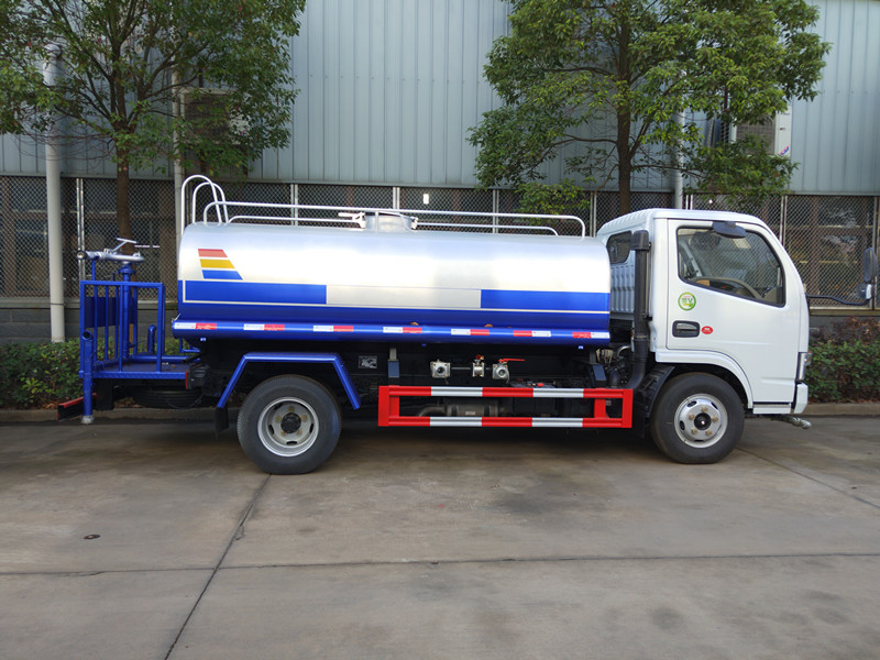 5吨洒水车 5吨洒水车