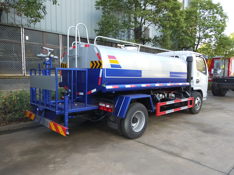 5吨洒水车 5吨洒水车