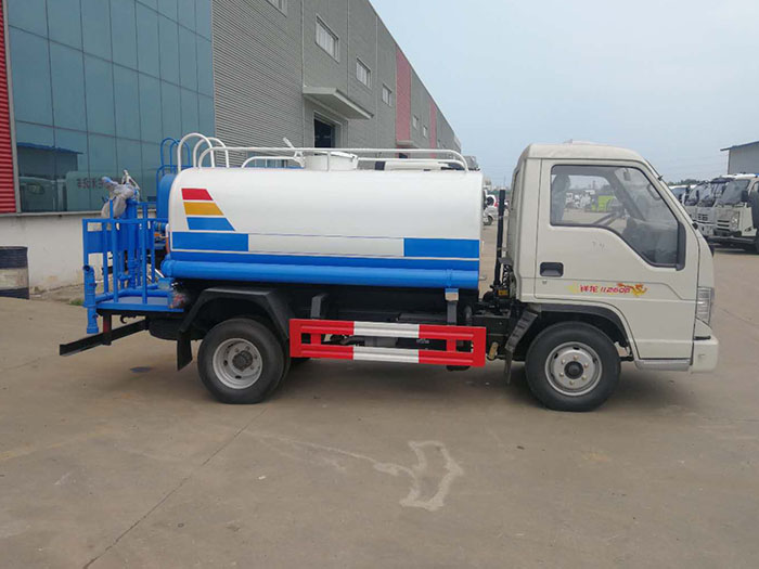 3吨洒水车 3吨洒水车
