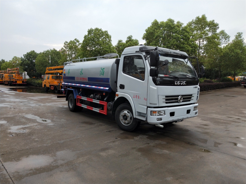 多利卡洒水车 多利卡洒水车