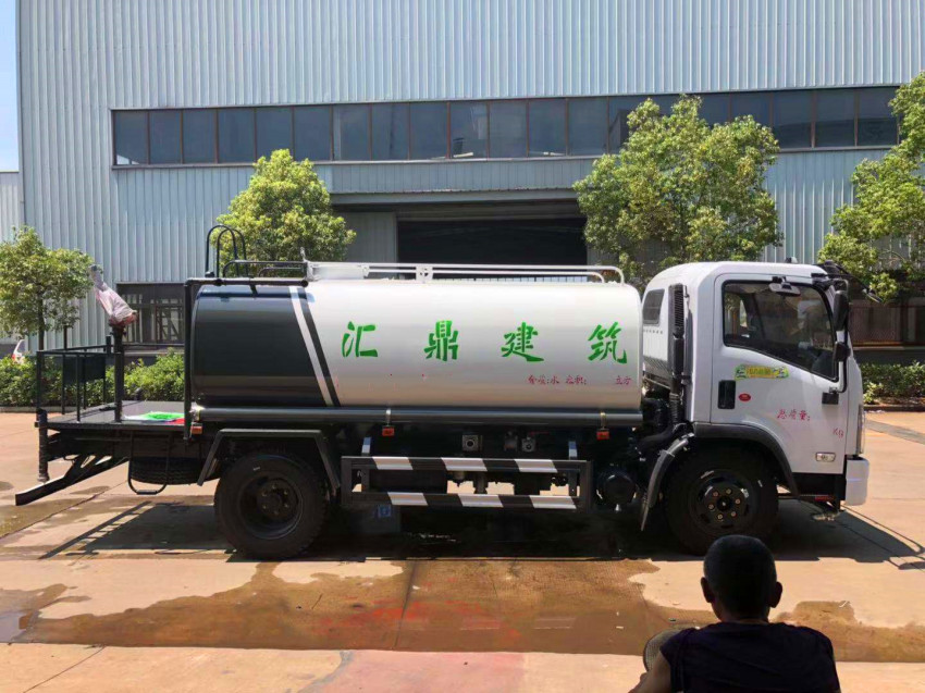 厂家直销洒水车,湖北程力 厂家直销洒水车,湖北程力