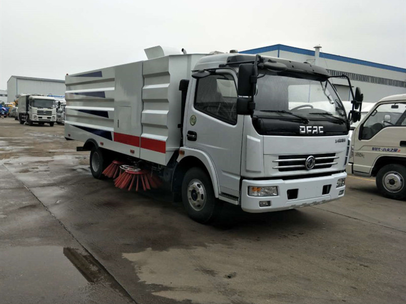东风大多利卡扫路车 东风大多利卡扫路车