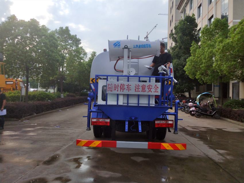 雾泡洒水车厂家 雾泡洒水车厂家