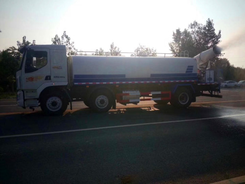 工地上用的洒水车 工地上用的洒水车