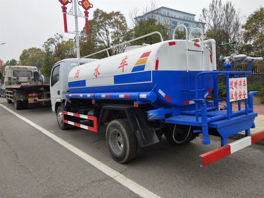 马路洒水车 马路洒水车
