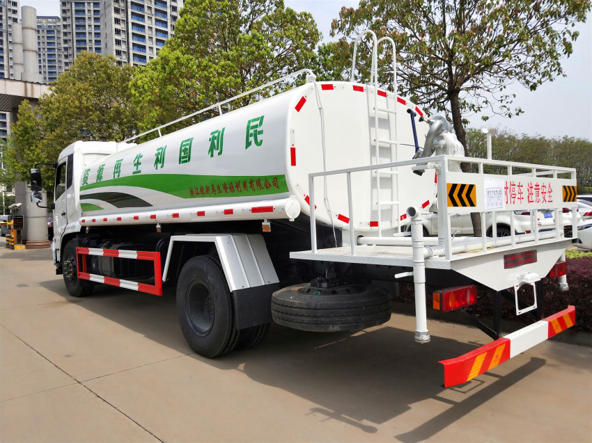 东风洒水车图片 东风洒水车图片