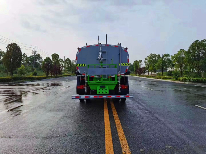 东风转底12吨洒水车 东风转底12吨洒水车