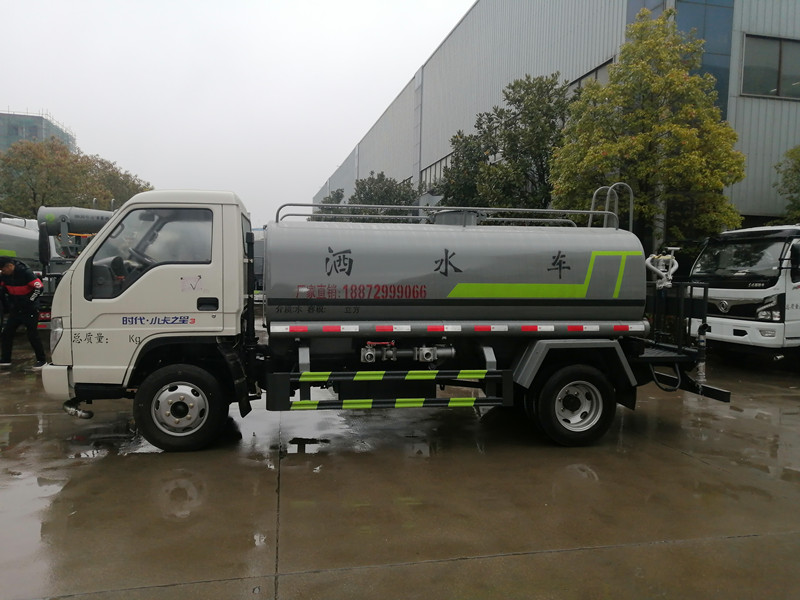 5吨洒水车 5吨洒水车