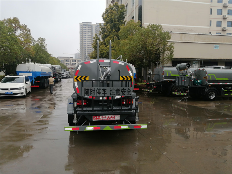 5吨洒水车 5吨洒水车