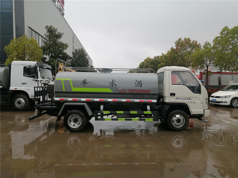 5吨洒水车 5吨洒水车