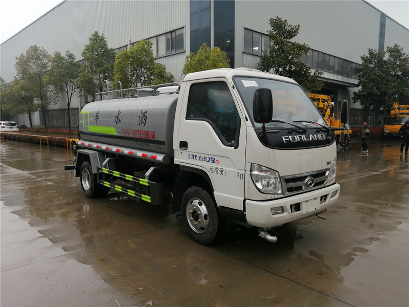 5吨洒水车 5吨洒水车