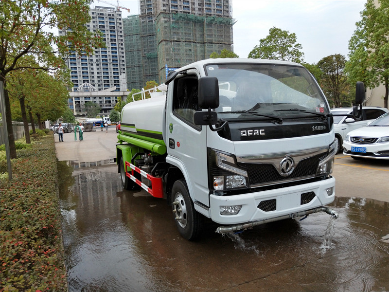 5吨洒水车 5吨洒水车