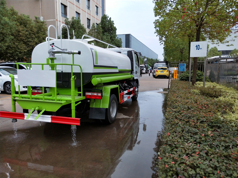 5吨洒水车 5吨洒水车