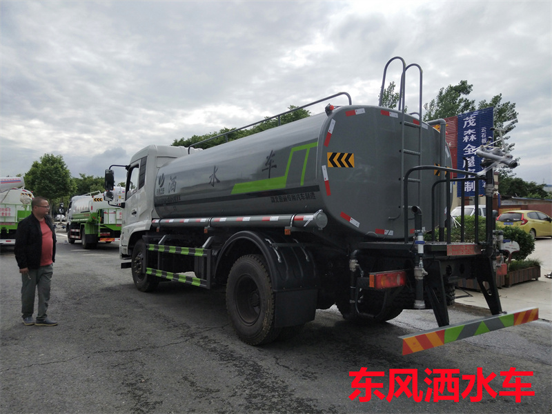 东风天锦12吨洒水车 东风天锦12吨洒水车