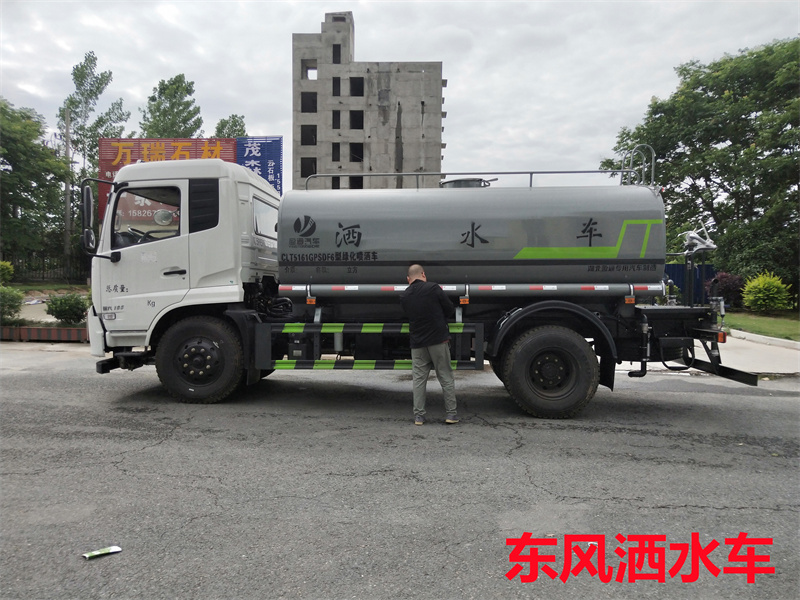 东风天锦12吨洒水车 东风天锦12吨洒水车