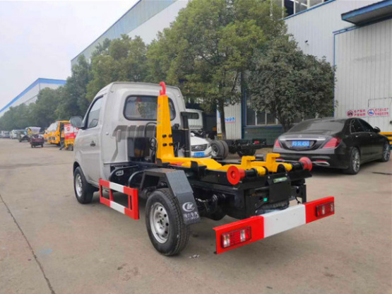 国六长安钩臂垃圾车 国六长安钩臂垃圾车