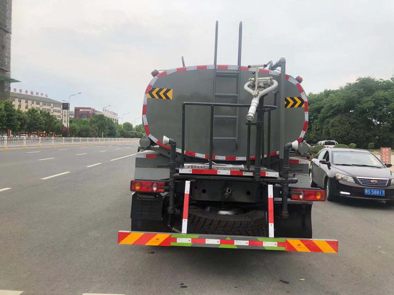 东风六驱洒水车 东风六驱洒水车