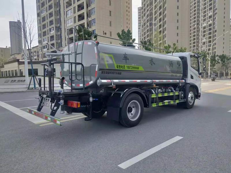 东风华神8吨洒水车 东风华神8吨洒水车