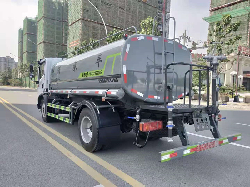 东风华神8吨洒水车 东风华神8吨洒水车