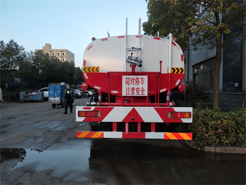 东风天龙25吨洒水车 东风天龙25吨洒水车