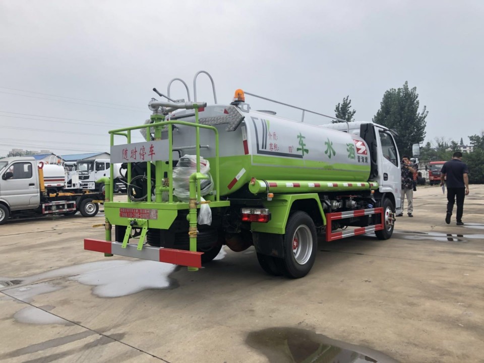 5立方蓝牌洒水车 5立方蓝牌洒水车