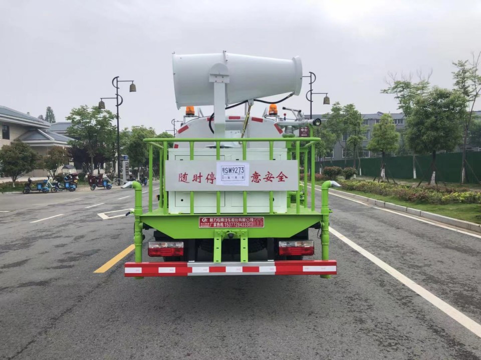 5吨东风洒水车 5吨东风洒水车