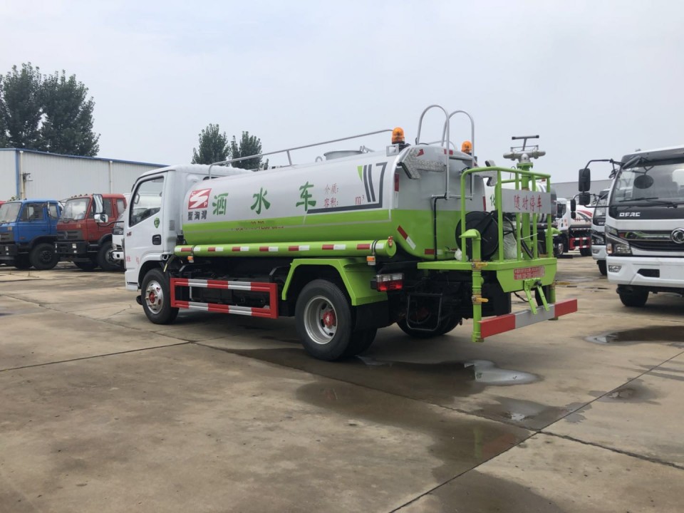 小多利卡5吨洒水车 小多利卡5吨洒水车