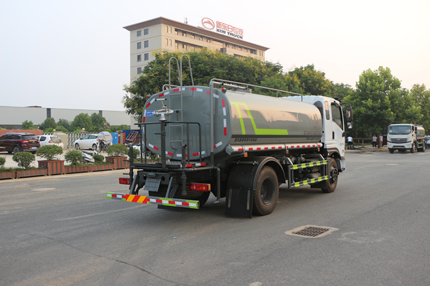 D1洒水车图片 D1洒水车图片