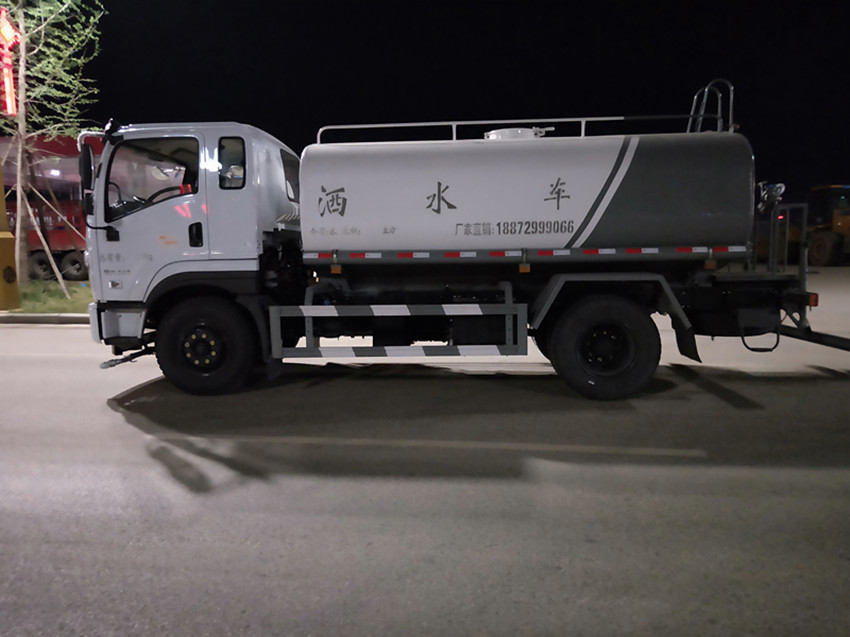 东风专底D1国六12方洒水车 东风专底D1国六12方洒水车
