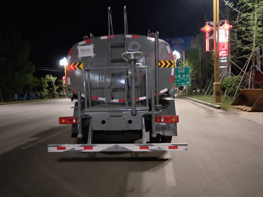 东风专底D1国六12方洒水车 东风专底D1国六12方洒水车