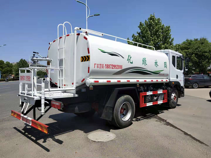 洒水车 洒水车