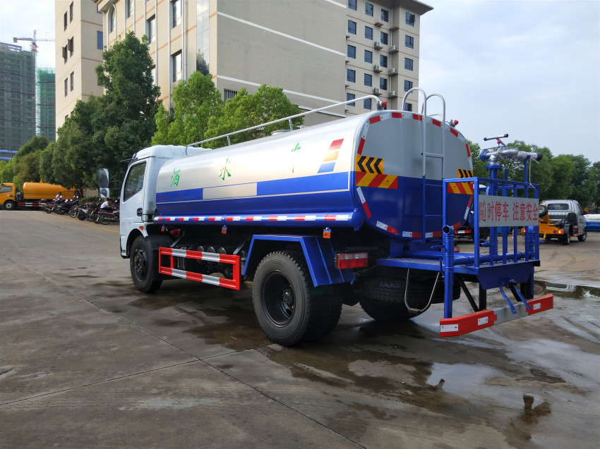 洒水车价格多少钱一辆哪里有卖-湖北程力洒水车生产厂家 洒水车价格多少钱一辆哪里有卖-湖北程力洒水车生产厂家