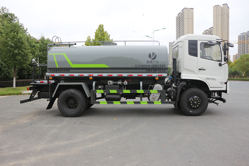 十二方的洒水车 十二方的洒水车