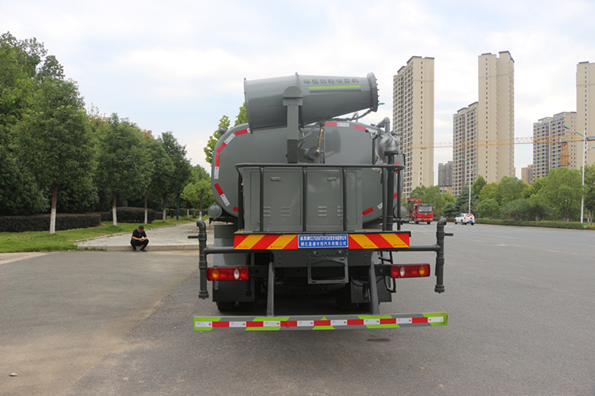 20吨洒水车 20吨洒水车