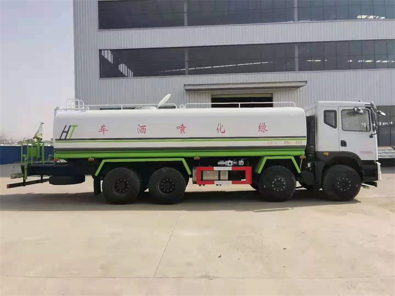 全新的洒水车 全新的洒水车