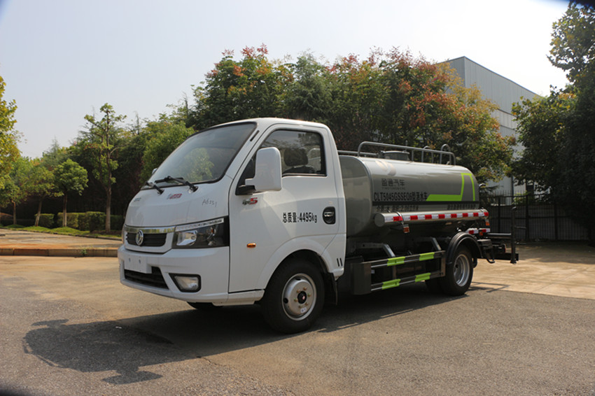 小型洒水车 小型洒水车