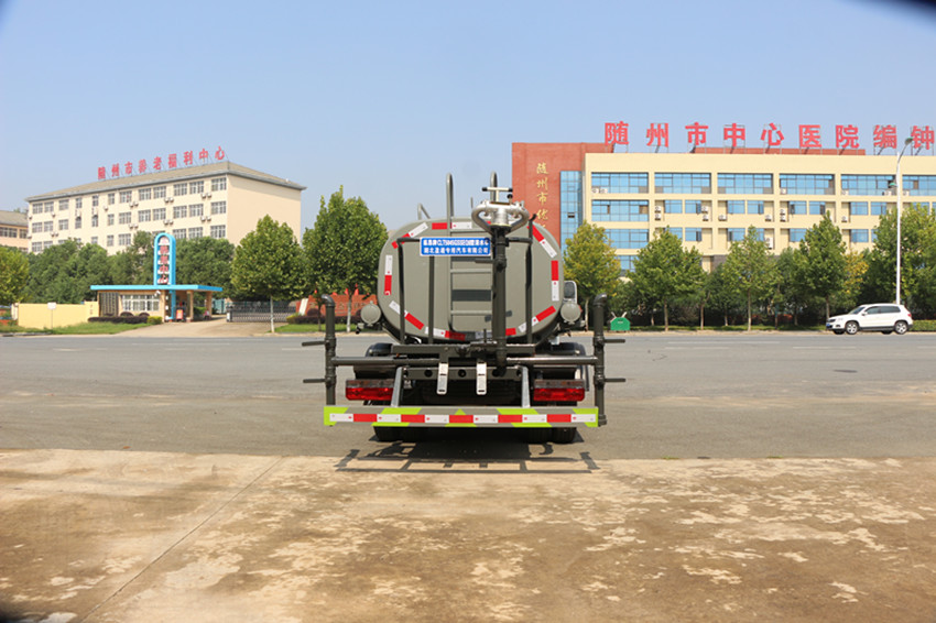 小型洒水车 小型洒水车