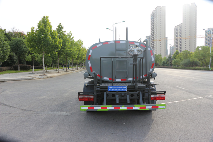 10方的洒水车 10方的洒水车