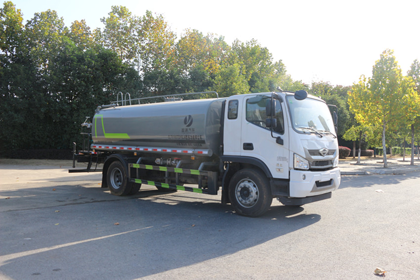 多功能洒水车 多功能洒水车