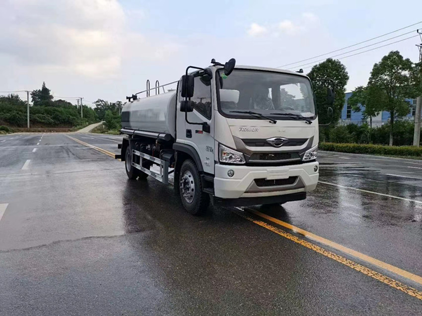 新洒水车 新洒水车