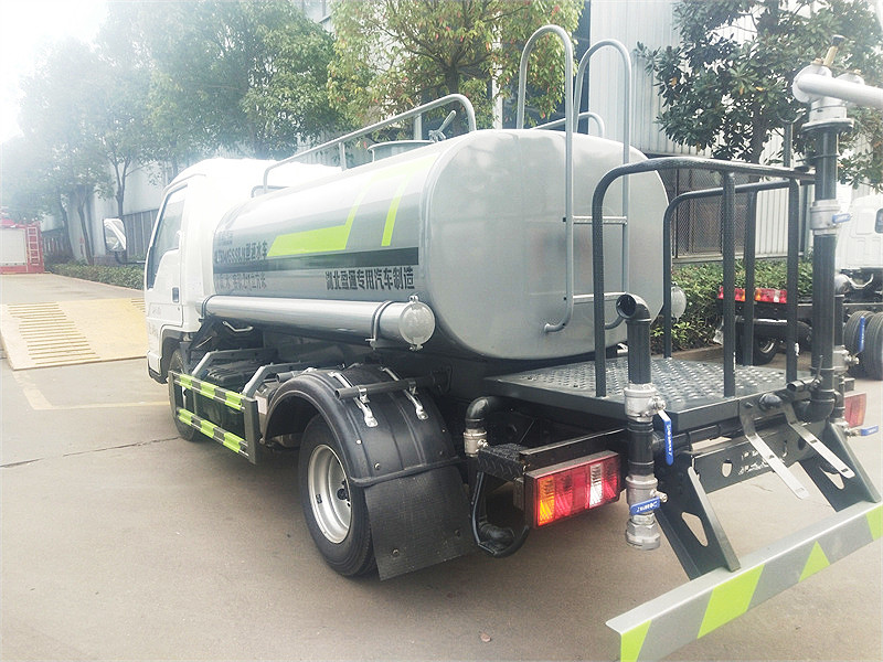 小型洒水车 小型洒水车