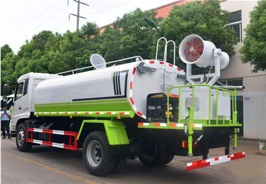 多功能洒水车 多功能洒水车